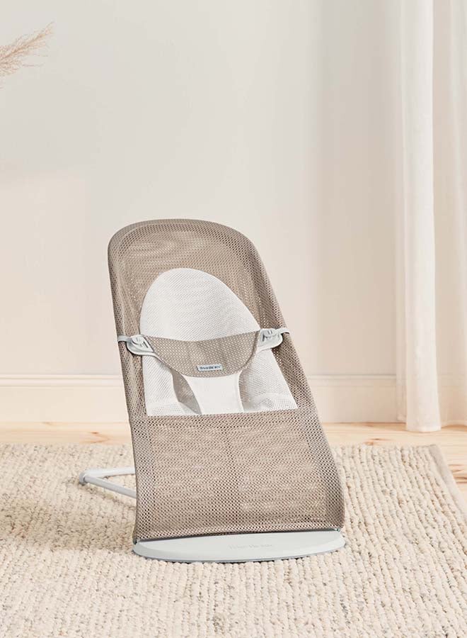 BABYBJORN هزاز توازن ناعم، شبكة، رمادي بيج / أبيض - Image 4
